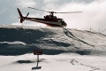 Vrtulník na vrcholu Roche de Mio